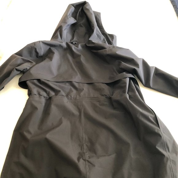 Lululemon lightweight black rain jacket - Picture 2 of 10